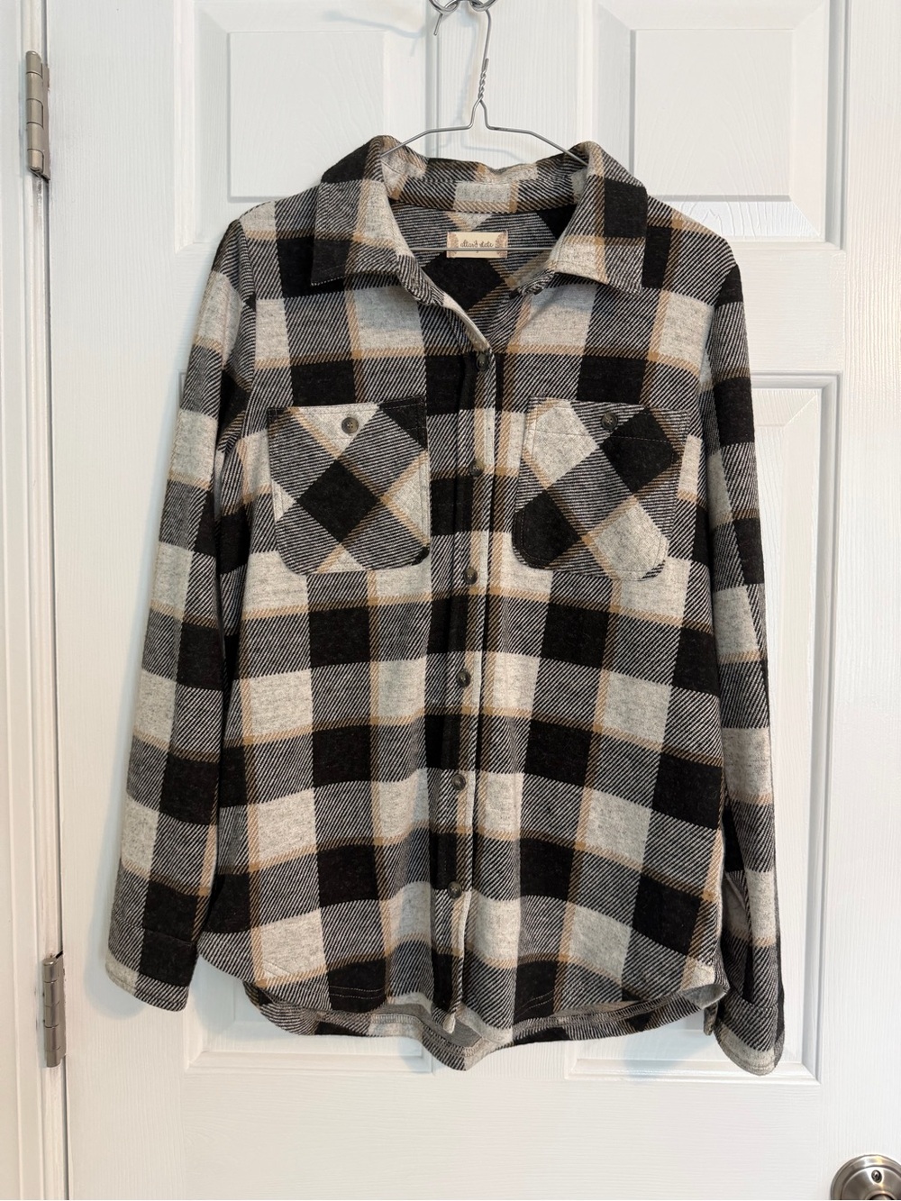 Altar’d State Black & Cream Plaid Button-Up Flannel Shirt Small